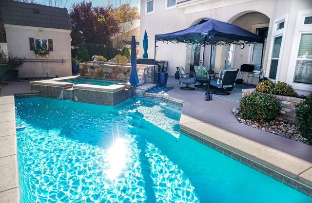 AAA Suite: Luxe Studio Casita with pool, Hot Tub & BBQ in the gateway to Zion.