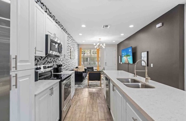 SUPER STAY- SLEEPs 60! FOUR TOWNHOMEs SAME STREEt!