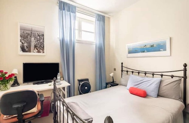 Perfect Richmond Super Host. Three Private Rooms.