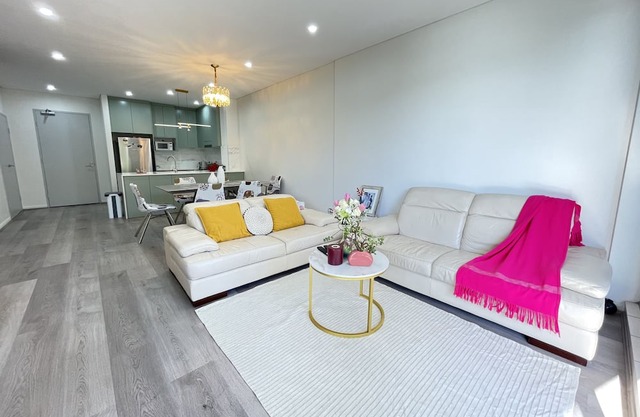 Cozy Home in the central Rhodes Sydney, near Sydney Olympic Park