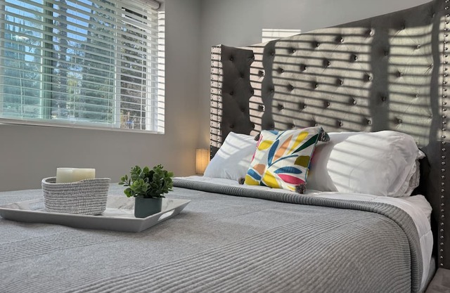 Modern fully remodeled house near Topanga Mall