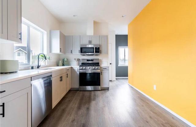 The Kings Landing: Private Home in Silverdale /Bremerton Location.