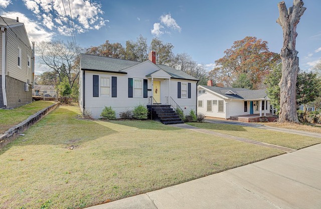 Quiet comfy home at foot of Ruffner Mtn - 5 mins to airport, 15 mins to downtown