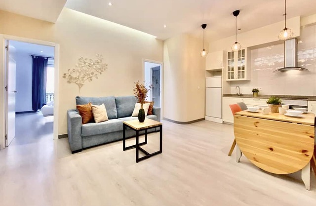 Charming Puerta del Sol Center - 6 bedrooms, 4 bathrooms