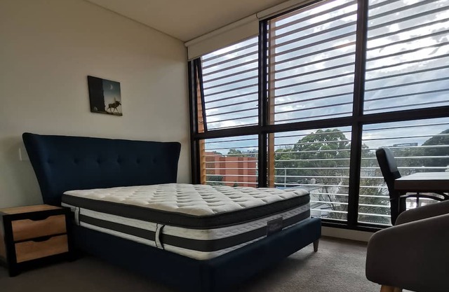 Fully Furnished 2B2B, all room Large Sunny, Next to station, One stop to city
