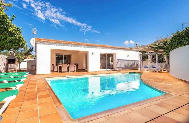 Villa Raquel Bosch - Four Bedroom Villa, Sleeps 7