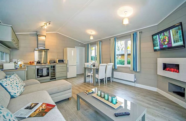 Spacious and contemporary lodge with one double with en suite shower and one twin.