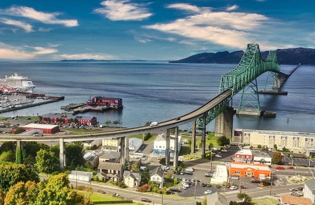 Charming Coastal 4BR Home Near Columbia River