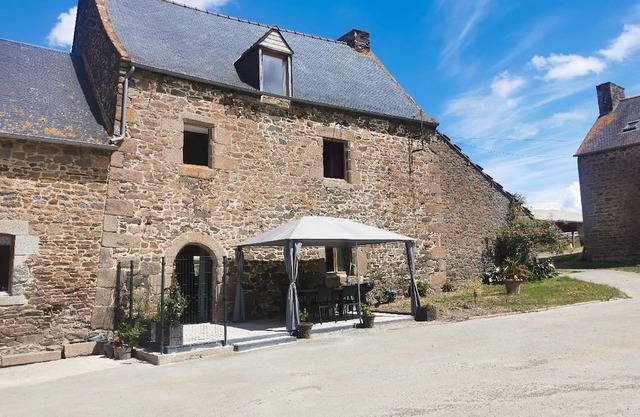 Stone manor house in equestrian center near saint malo/mont saint michel