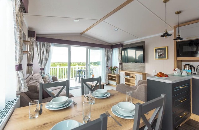 2 bedroom accommodation in Holywell Bay