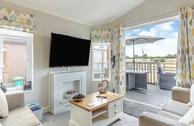 This two-bedroom lodge features one master double with an ensuite shower and one twin room.