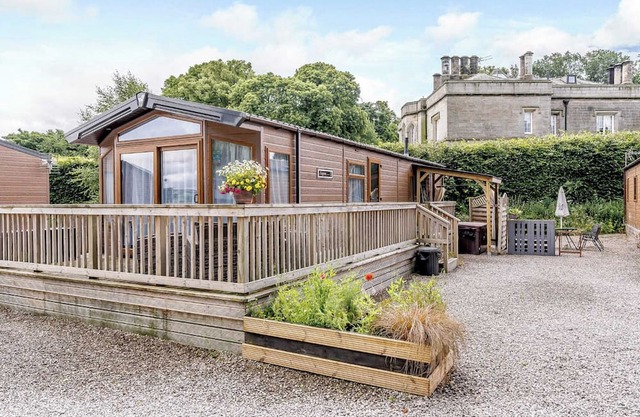 Lodge style holiday home with one master bedroom with flatscreen TV and en suite shower.