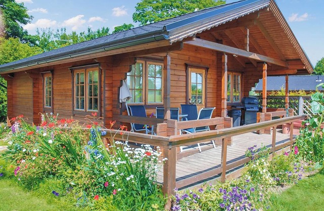 Lodge with one double and one twin or double.