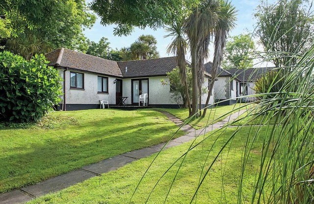 Silver Bungalow 2 (sleeps 4)