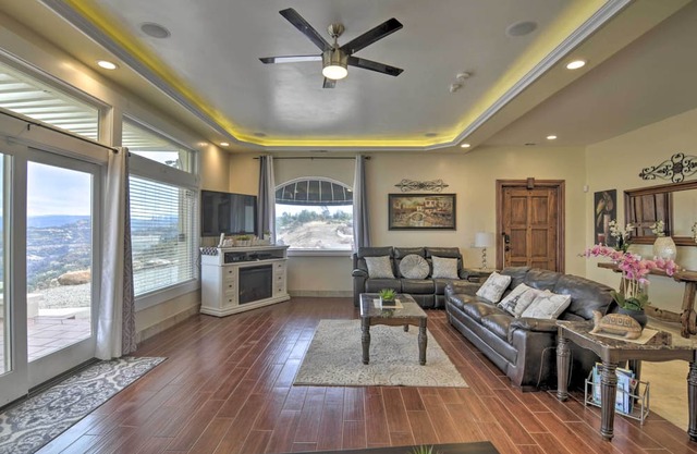 NOUVEAU! Paradise Home w / Terrace ~ 13 Mi aux caves!