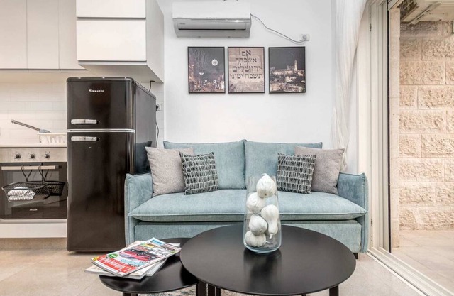 Machane Yehuda 4 - One Bedroom Apartment, Sleeps 4