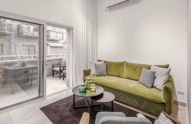Machane Yehuda 1 - One Bedroom Apartment, Sleeps 4