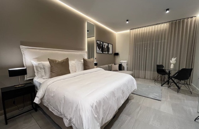 Luxury King Studio, Menlyn Maine, Smart Access