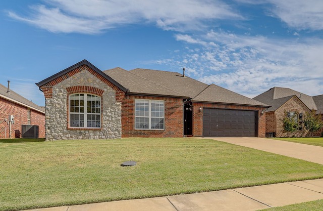 Walk to Park & Pool, Broken Arrow Family Escape!