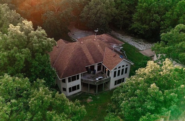 Spacious 4-bedroom house in serene Stockton with lake views