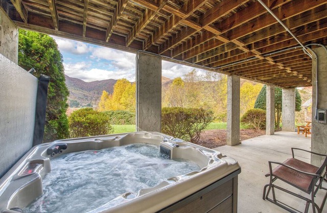 Firefly Ridge / Hot Tub / Views