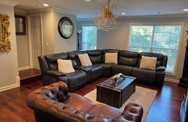 Luxury 3-bed Townhome W/Modern finishes & Easy access to Baltimore &Annapolis.