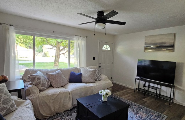3-bedroom house in gorgeous Mentor with AC