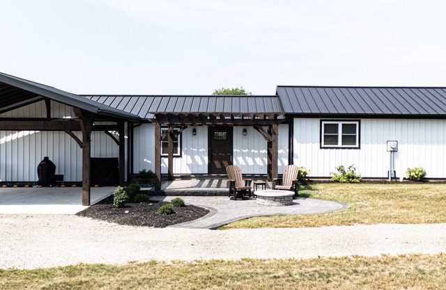 Charming LaGrange 3-bedroom cottage less than 10 minutes from Shipshewana, IN!