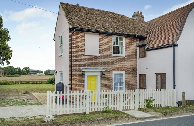 Pretty cottage with lovely views over open countryside close to the coast.