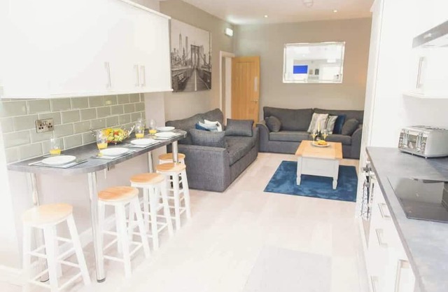 6 bed Town Centre House ALL with EN-Suite Tamworth