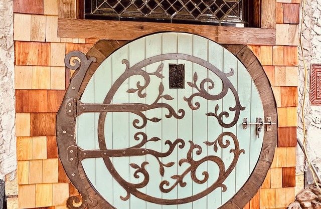 Riverview Hobbit Retreat on 100 Acres