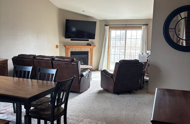 Convenient 4-bedroom house, close to everything