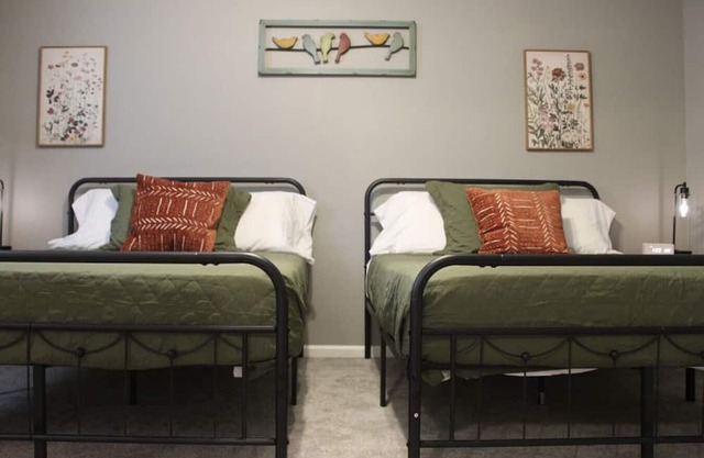 Downtown Comfort: Capital Manor Getaway