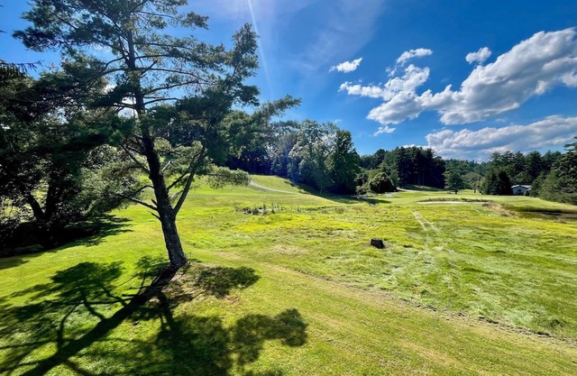 Bunker 13: 3BDRM, 3BTH Condo in Charming Glade Valley