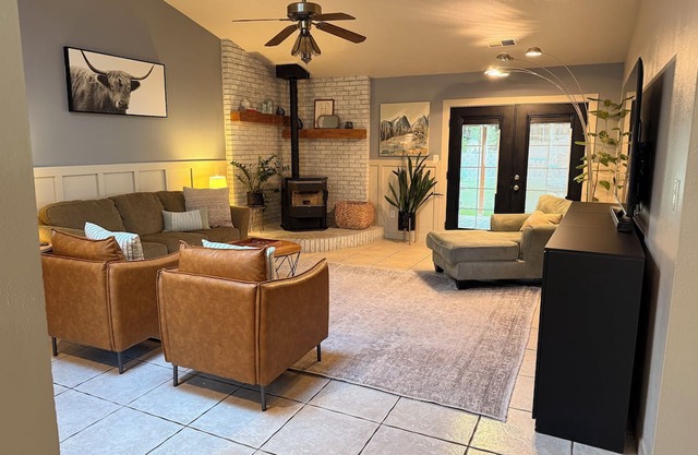 3-bedroom house in fabulous Farmington with big backyard for hosting