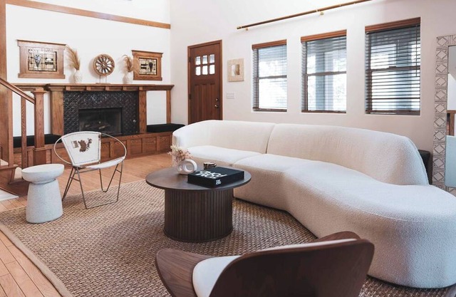 Mid-Century Modern 3bedroom/3bathroom Hillside Escape W/Dome + Views