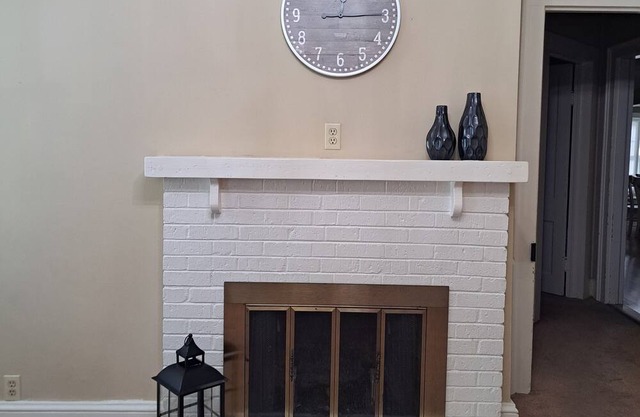 Serene 3-bed, 3-bath apartment with AC in charming Whiteville