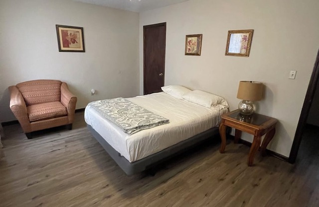 Cozy 2-bedroom townhome in awesome Columbia with AC
