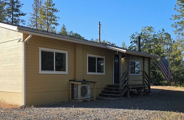 Charming cottage at Boondok Farms in lovely Colfax