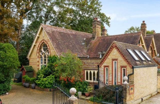 Converted School Cottage in Bromley