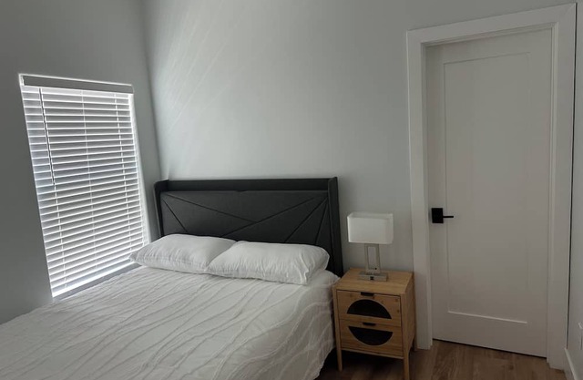 Charming 2-bedroom house in Pleasant Sacramento with AC