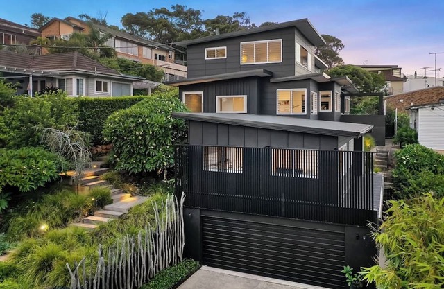 Dee Why Luxury Family Home Sunrise to Sunset views.