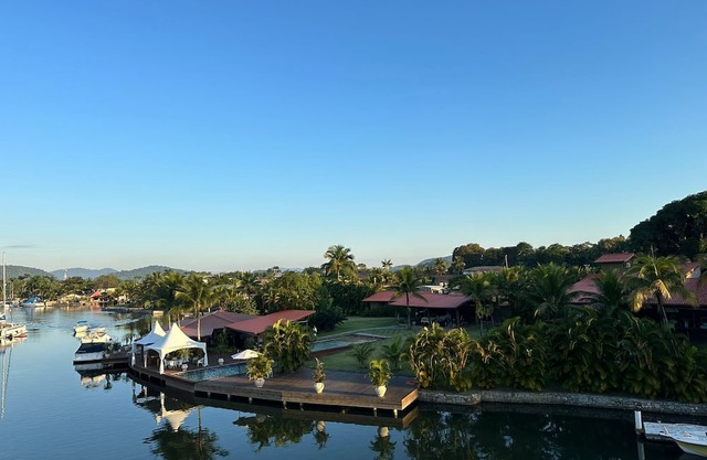 Angra dos Reis Mansion - 4,000 m2 of green area. 150 m of canal frontage. 100-foot boat