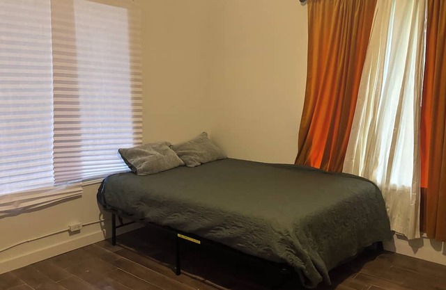 Charming estate with AC Wifi in Bessemer - 6 bedrooms available