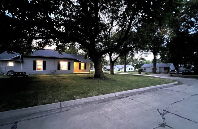 Delightful 3-bedroom house in Ottawa close to amenities