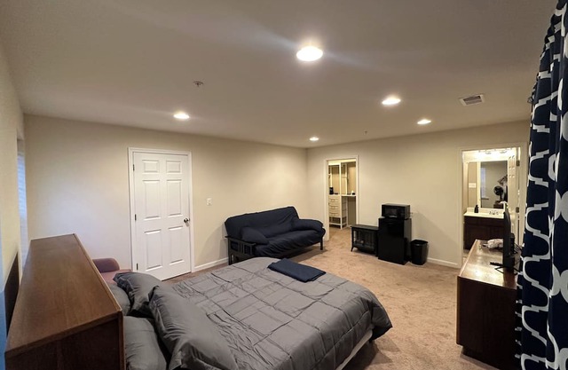 Restful Non-Shared Basement Suite In Harford MD