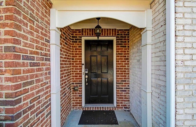 Tremendous 4-bedroom townhome with AC in Lawrenceville