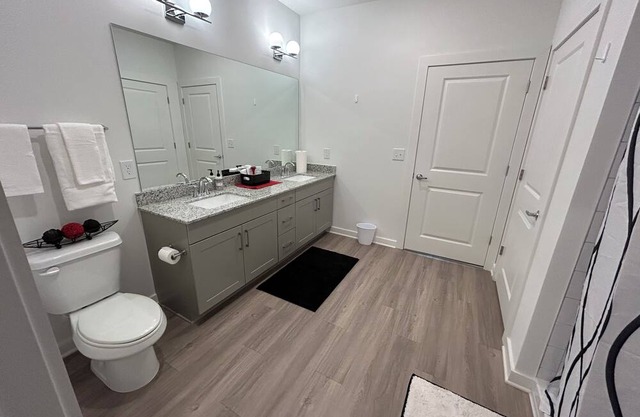Charming 2-bedroom apartment with fitness room and AC in lovely Kennesaw