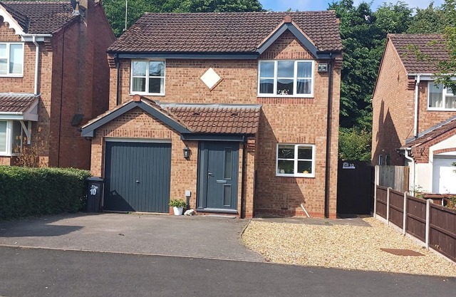 3 Bed House - Sleeps 6 - Pets - Parking - Wifi