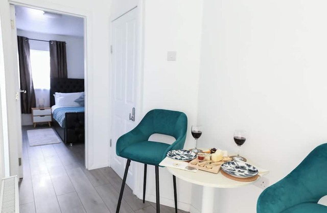 4 Guests - 2 Bedrooms - City Escape Retreat